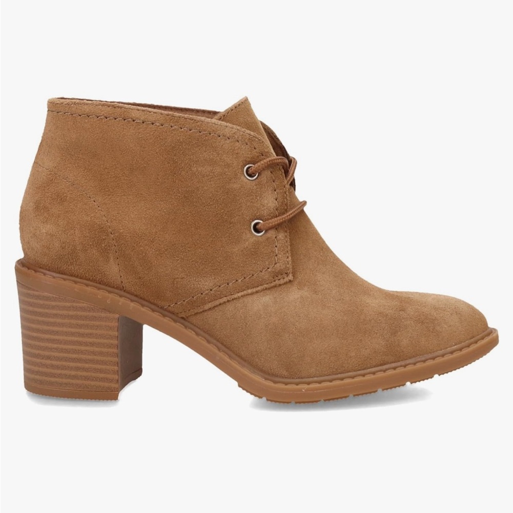 Clarks tan suede ankle booties, women’s 9